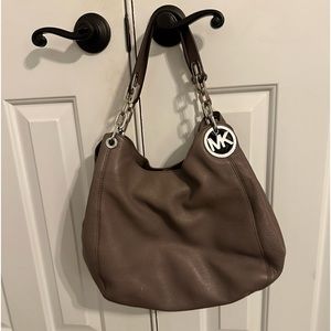 Large shoulder bag. Michael Kors. Very good condition